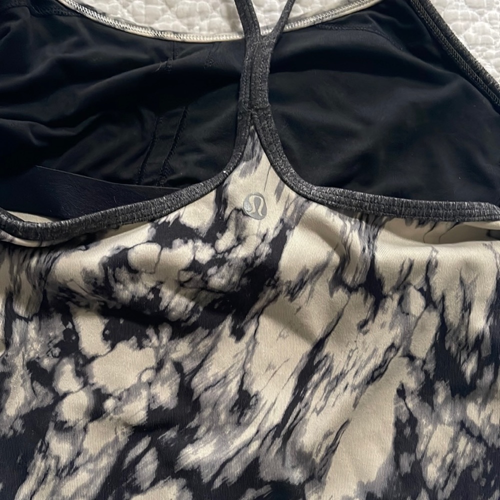 Lululemon tank.